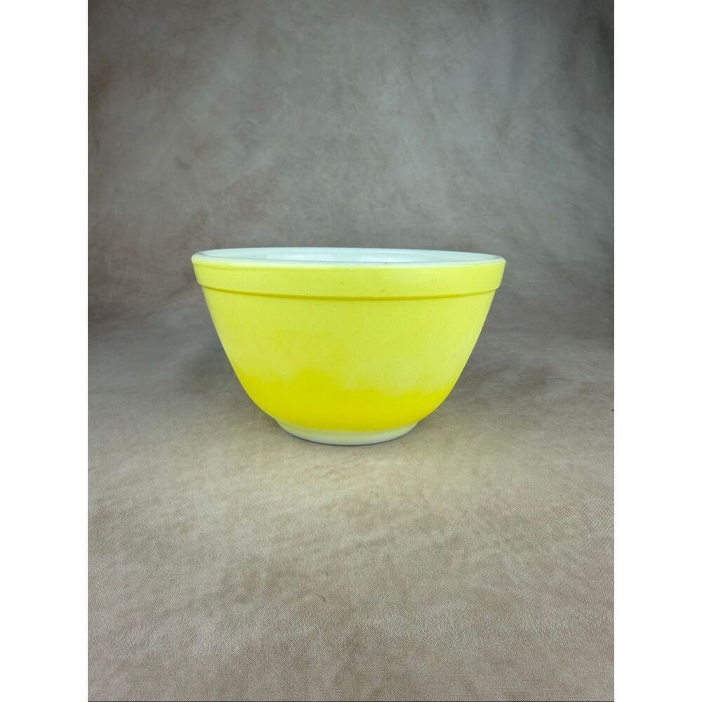 Vintage 1950s Pyrex #401 Primary Yellow Nesting Mixing Bowl 11/2 Pt READ